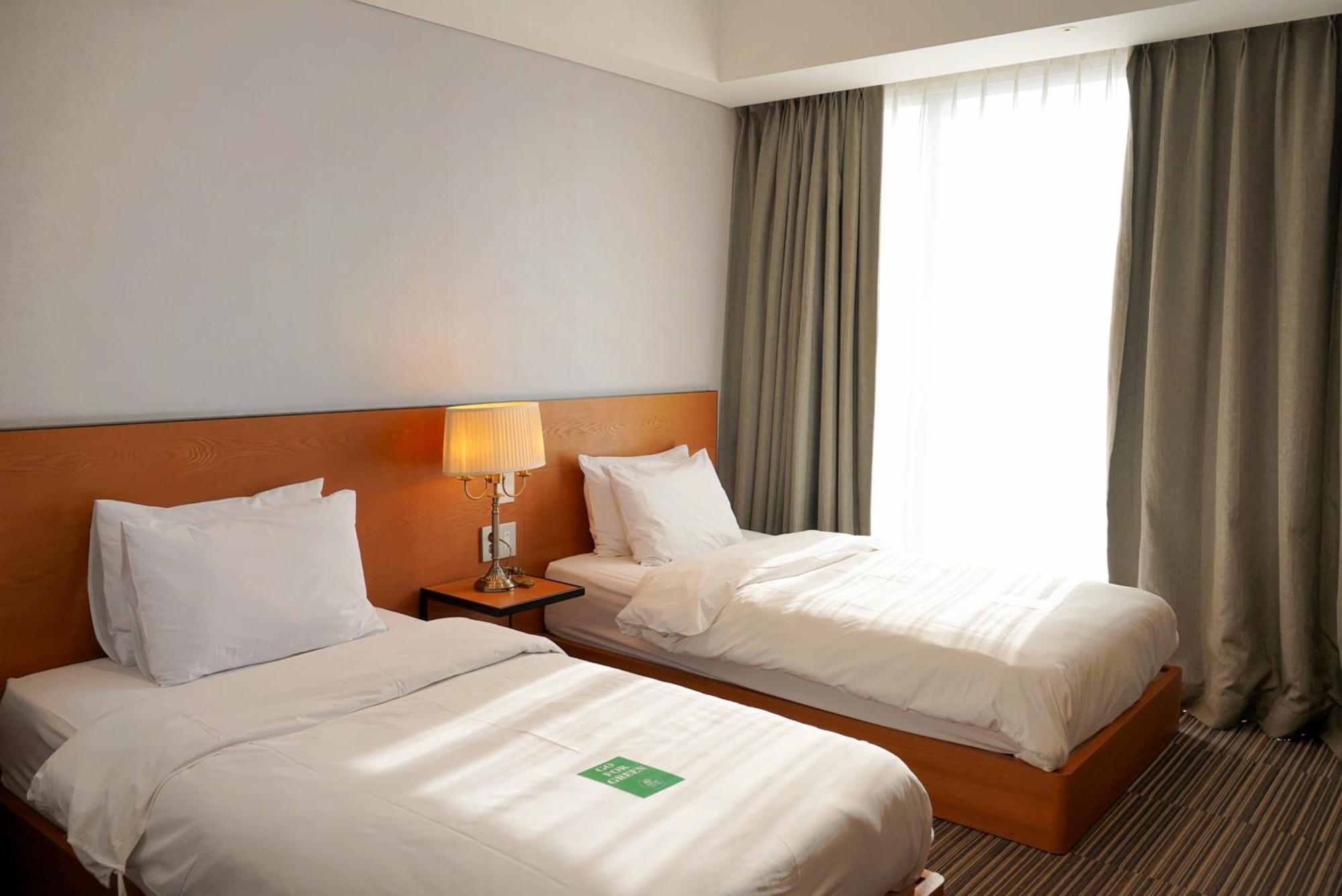 Standard Twin Room (3 Days Free Parking)